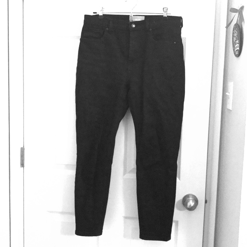 Gently Used Everlane High Rise Skinny Ankle Jean.
